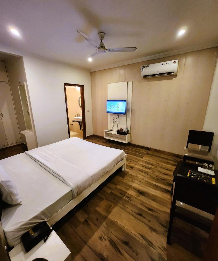 Hotel Royal Brooks Chandīgarh 外观 照片